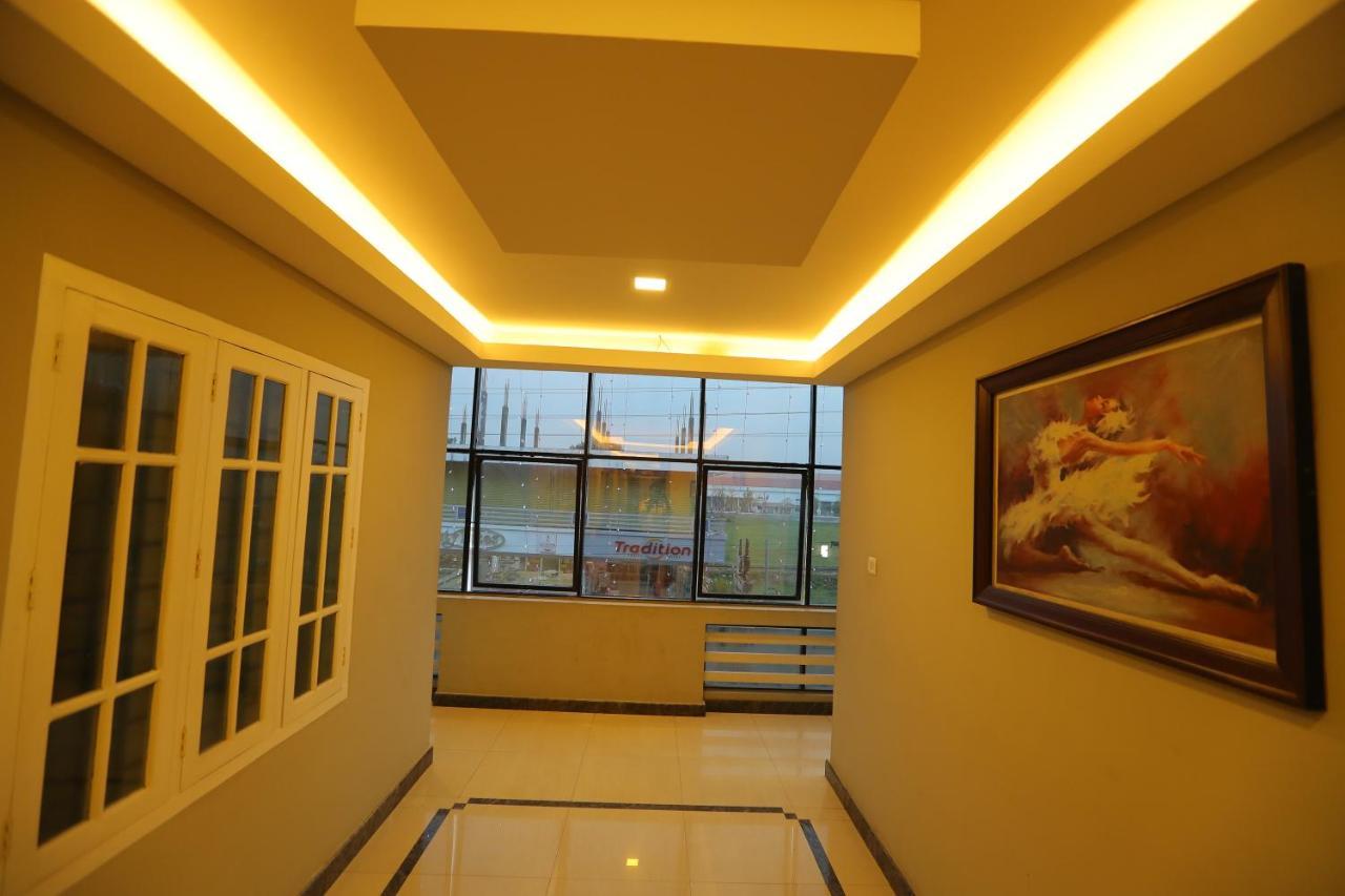 Sapphire Inn Nedumbassery Exterior photo
