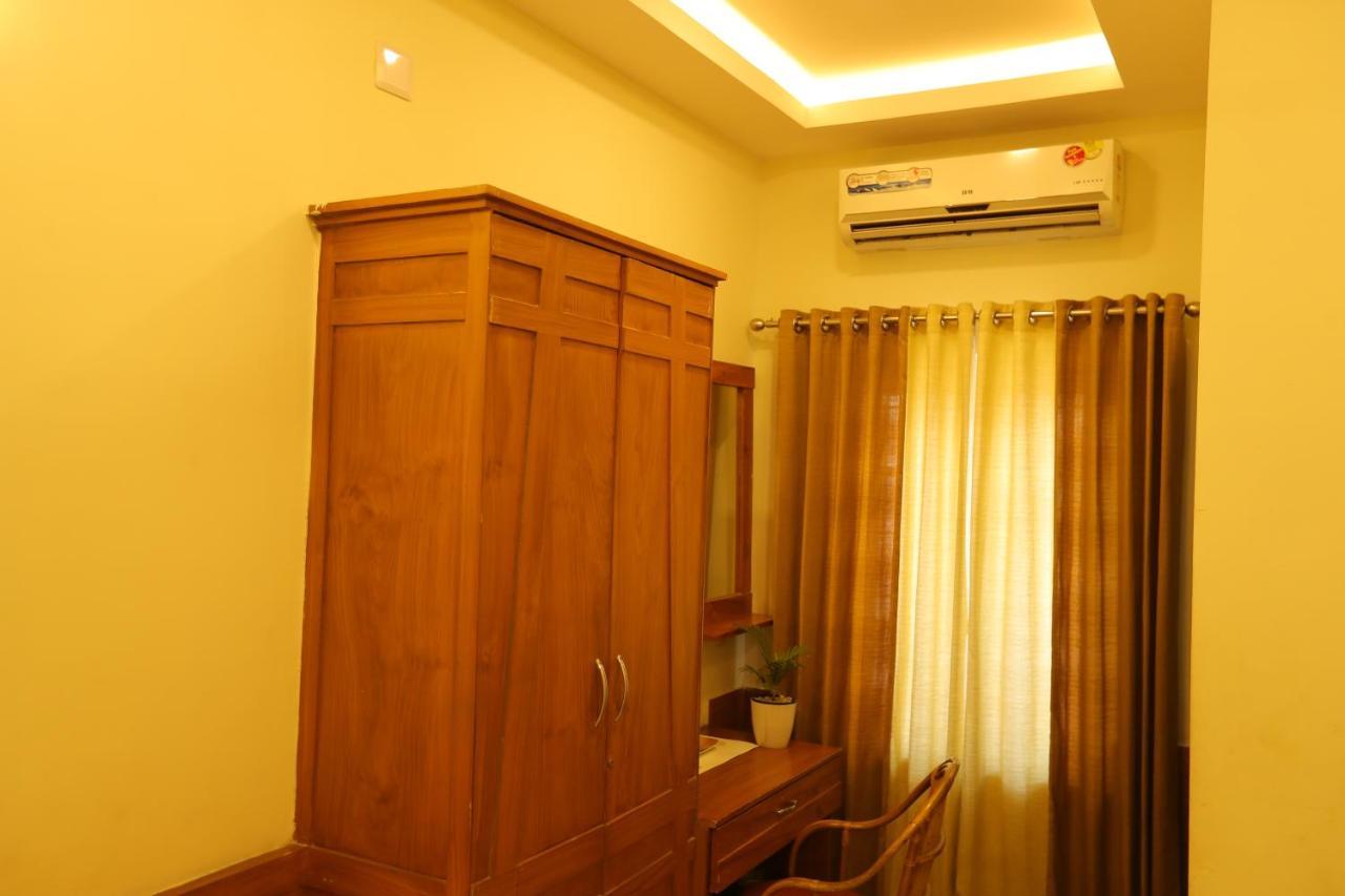 Sapphire Inn Nedumbassery Exterior photo