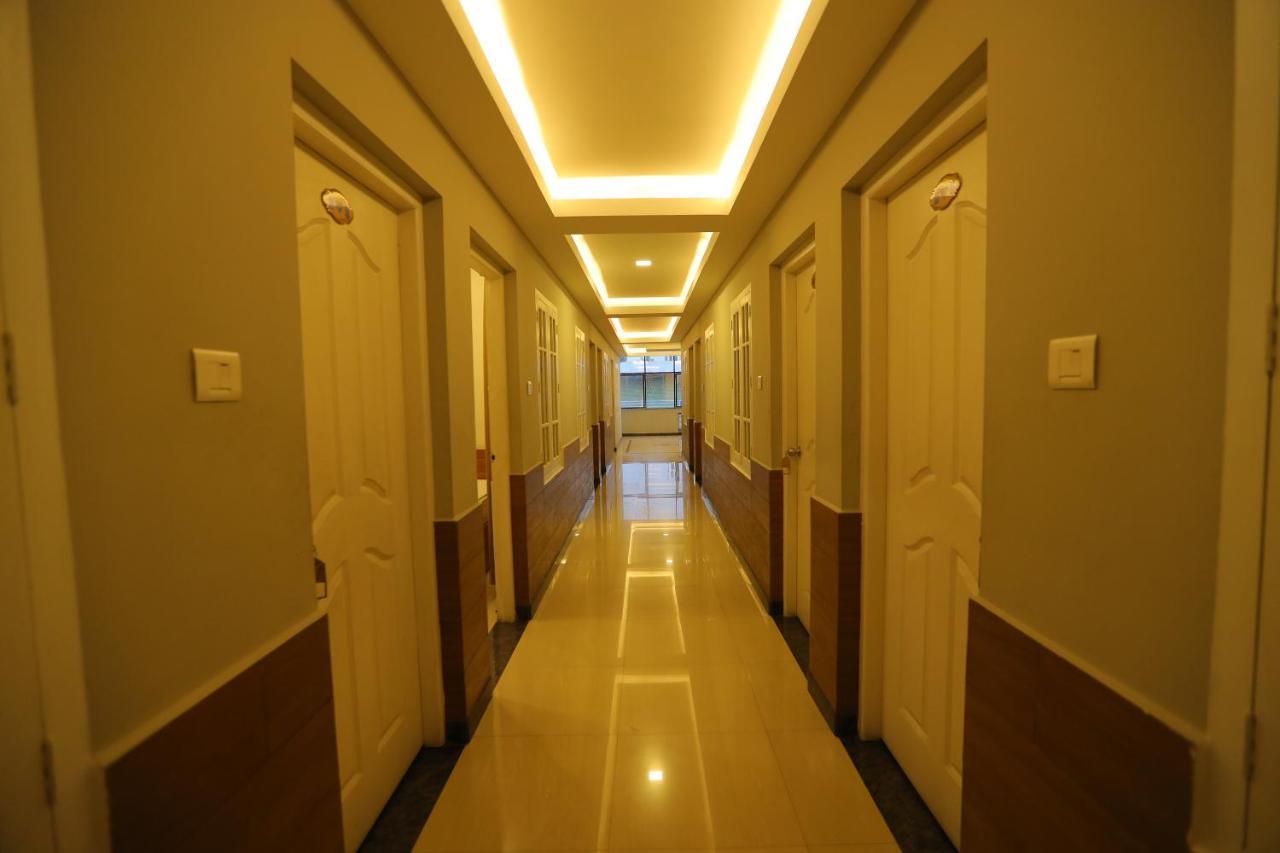 Sapphire Inn Nedumbassery Exterior photo