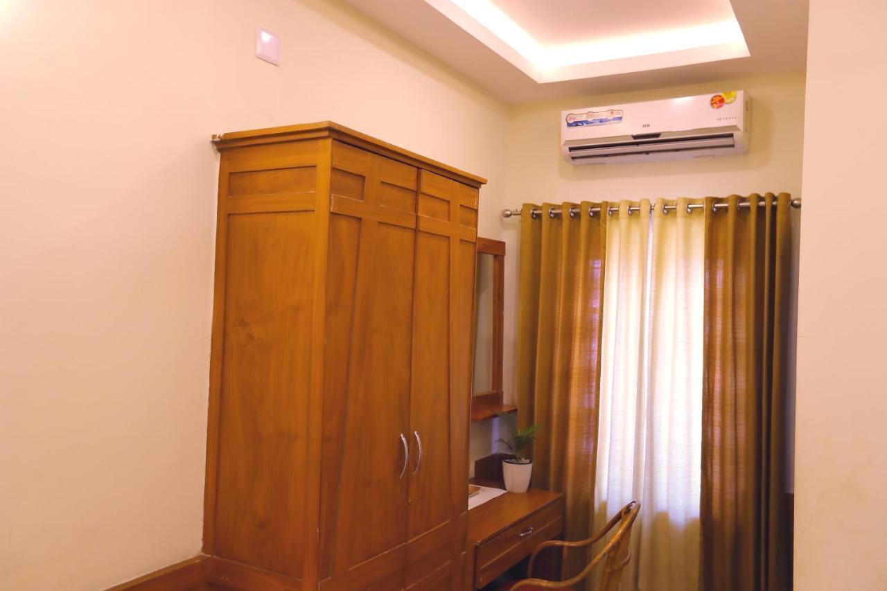 Sapphire Inn Nedumbassery Exterior photo