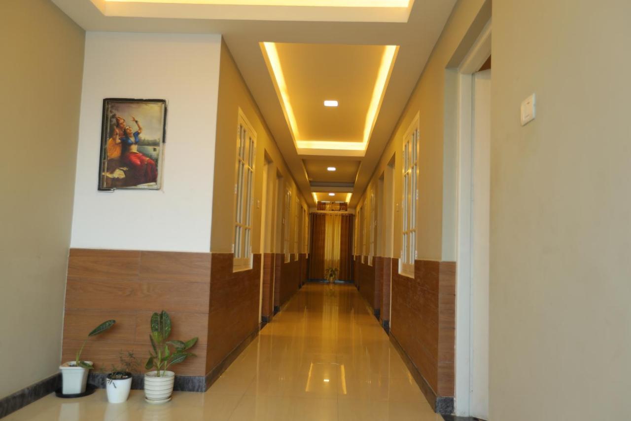 Sapphire Inn Nedumbassery Exterior photo
