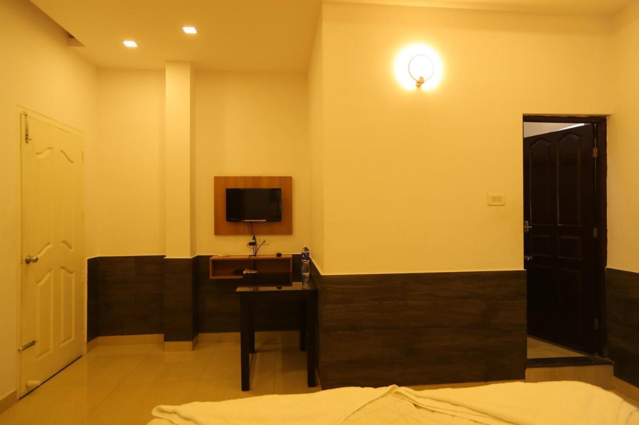 Sapphire Inn Nedumbassery Exterior photo